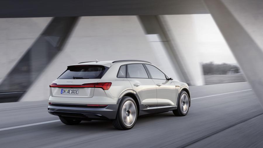  Audi e-tron 55 Quattro 2019 года  (WW) (фото 23 из 452)